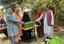 চকরিয়ায় সুবিধা বঞ্চিত নারীদের মাঝে সেলাই মেশিন প্রদান